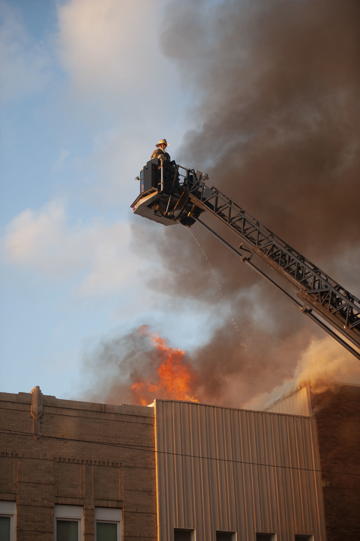 Shores Building Fire 20 (03/21/19)